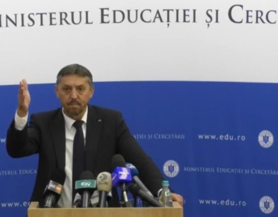 Daniel David intrebat despre plecarea din Ministerul Educatiei Gandesc la asta