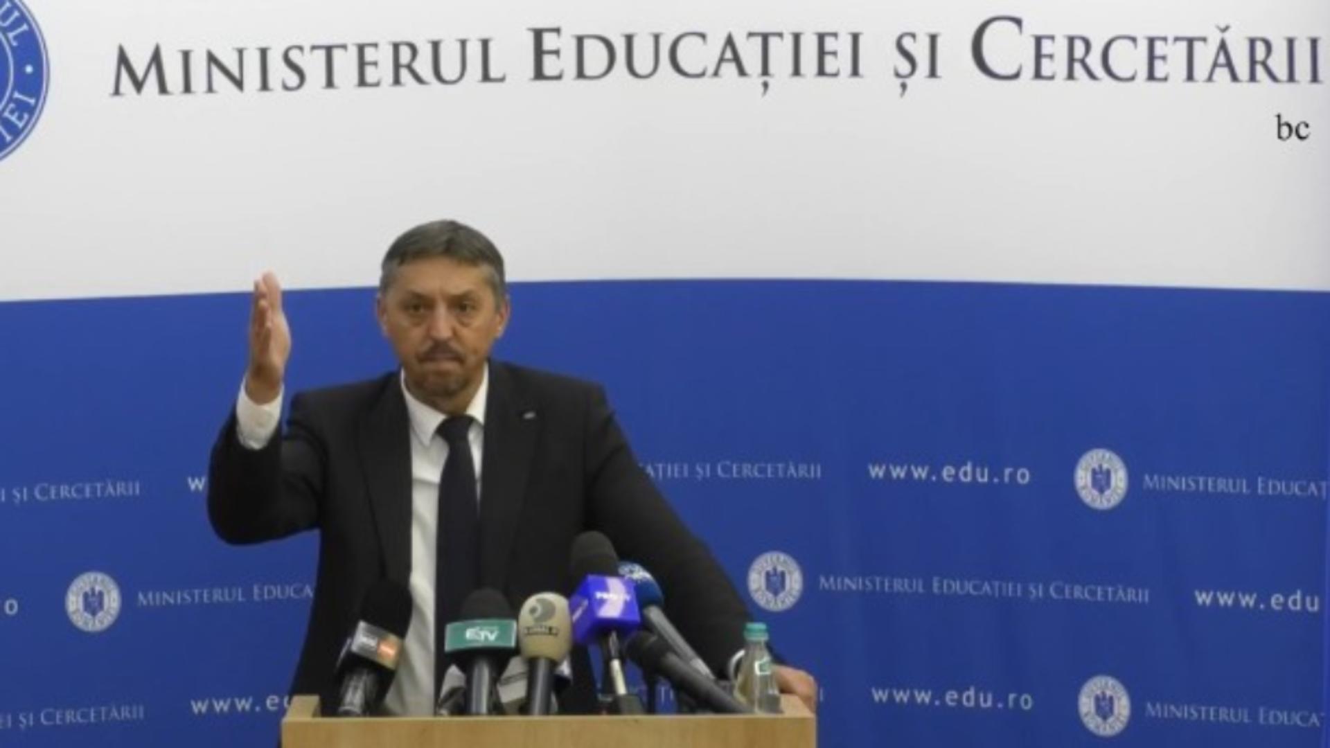 Daniel David, întrebat despre plecarea din Ministerul Educației: ”Gândesc la asta” 1 Daniel David intrebat despre plecarea din Ministerul Educatiei Gandesc la asta