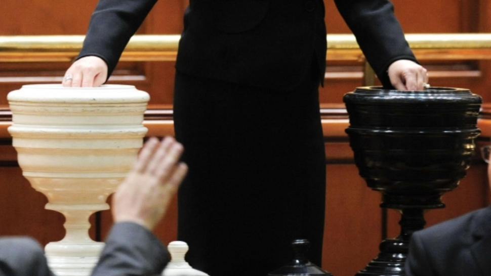 Moțiune de cenzură riscantă a opoziției împotriva Guvernului Bolojan 1 Motione de cenzura riscanta a opozitiei impotriva Guvernului Bolojan