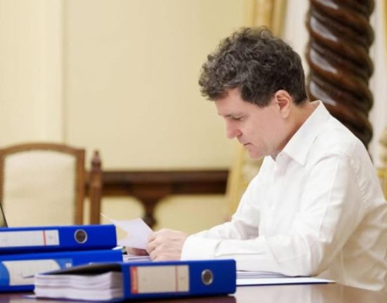Nicuser Dan fericit ca presedintele poate contesta legi
