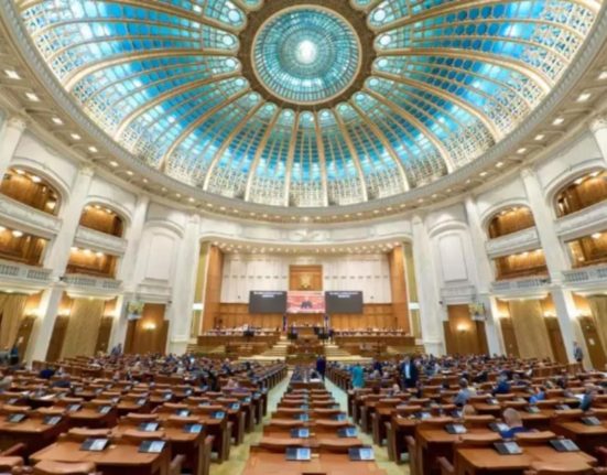 Senatul a modificat legea pensiilor private pentru bolnavi