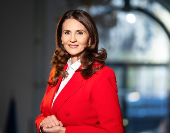 Anca Alexandrescu despre Nicusor Dan blocat la Paris Este un circ