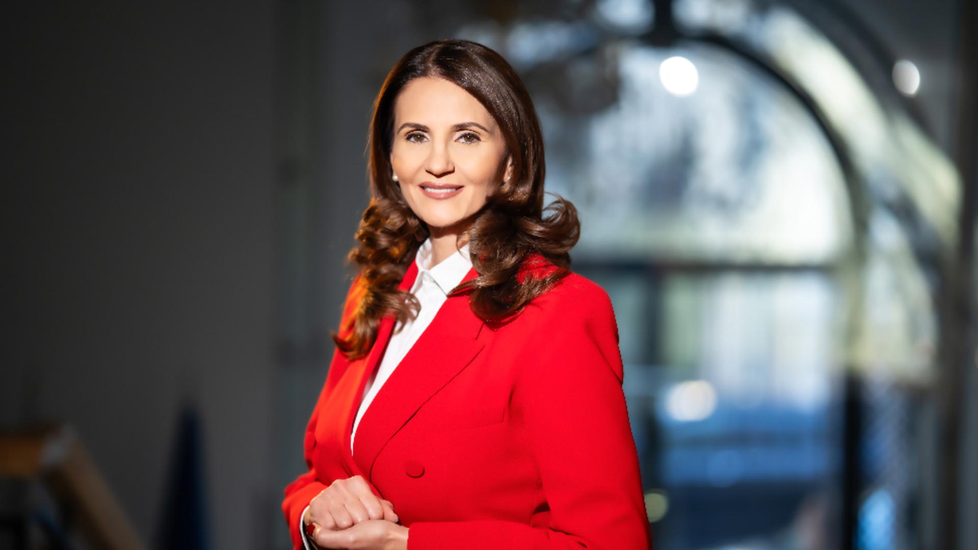 Anca Alexandrescu despre Nicusor Dan blocat la Paris Este un circ