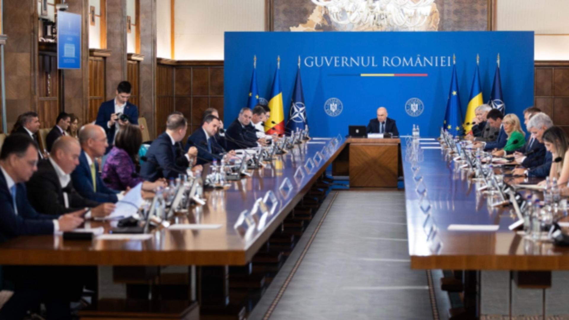 Bolojan a convocat vicepremierii pentru discutii bugetare