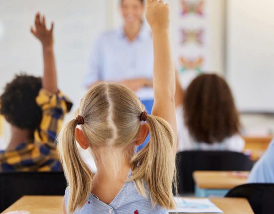 Elevii revin joi la scoala dupa vacanta