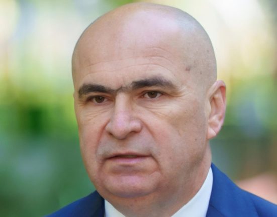 Ilie Bolojan i a trimis pe romani la munca dar el e in concediu legal