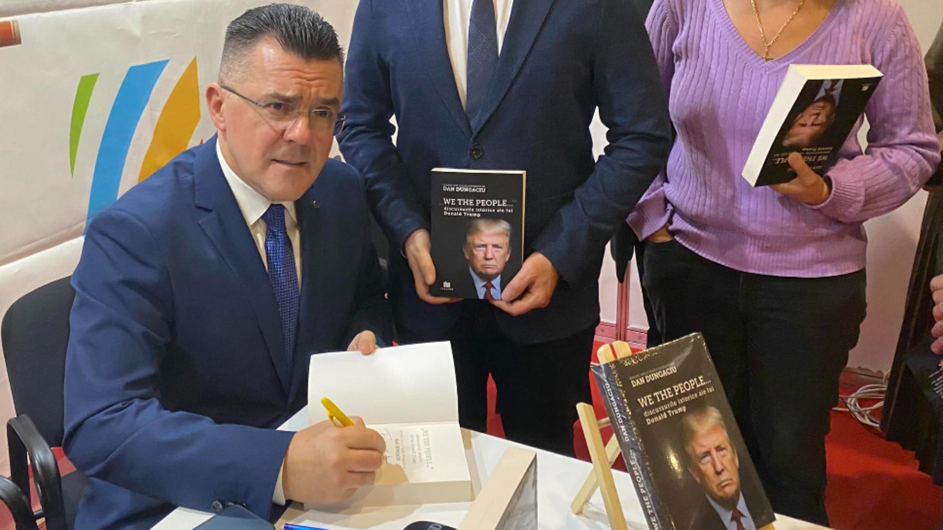 Lansarea cartii lui Dan Dungaciu despre Donald Trump fara carte Volumele au ramas blocate in vama Nici Trump nu a reusit sa treaca Prutul