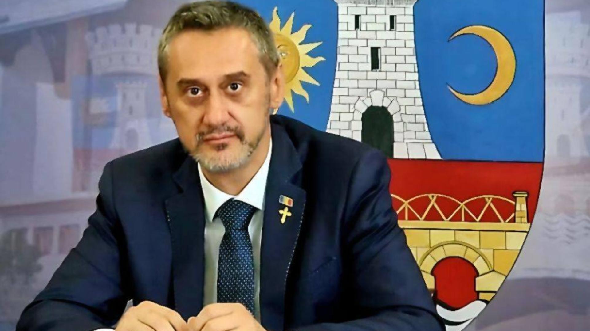 Mario De Mezzo, primarul Slatinei: „Am fost nevoiți să dublăm impozitele, dar am optat pentru cota minimă pentru a preveni un colaps și mai grav.” 1 Mario De Mezzo primarul Slatinei Am fost nevoiti sa dublam impozitele dar am optat pentru cota minima pentru a preveni un colaps si mai grav