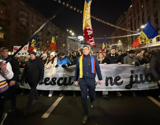 Mesajul AUR dupa marsul masiv din Piata Victoriei Romania este a romanilor
