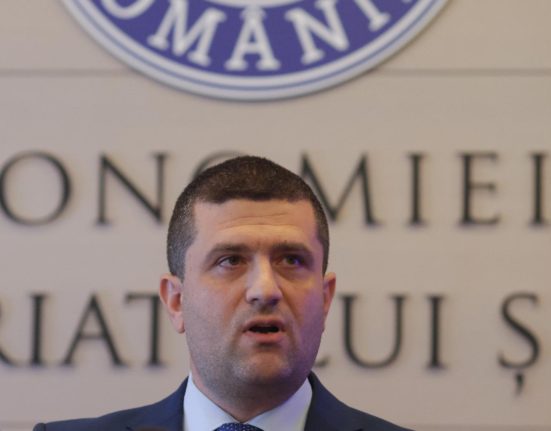 Ministru USR imprumut de 8000 euro unei jurnaliste rezist