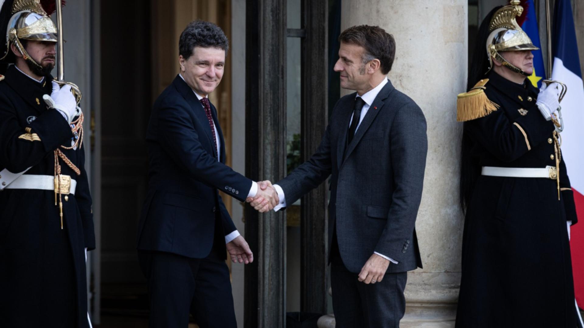 Presedintele Nicusor Dan pleaca la Paris problemele ramase acasa