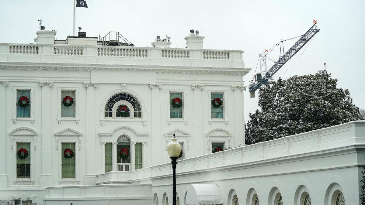 Trump afirma ca e prea tarziu pentru a opri constructia salii de bal de la Casa Alba in
