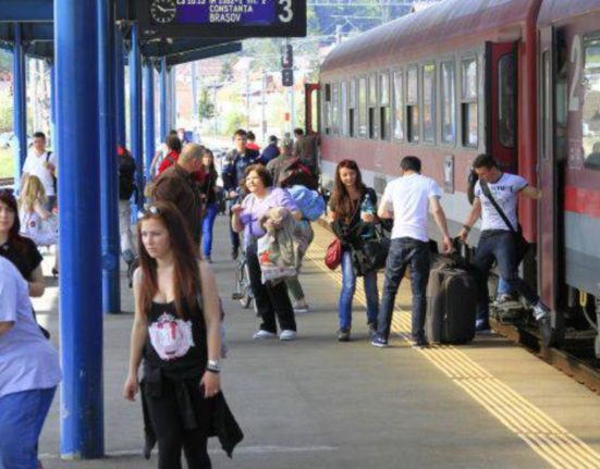 economia bugetara afectata grav dupa ce bolojan a eliminat subventiile pentru biletele de tren ale studentilor cifra uluitoare raportata in urma masurilor absurde de austeritate