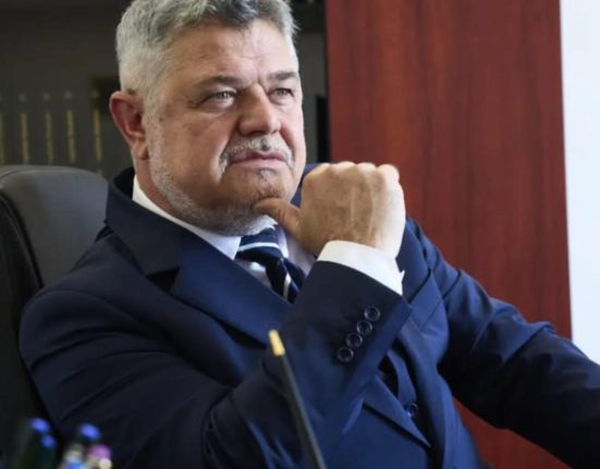 ninel peia dupa ce opozitia a ainitat o motiune simpla impotriva lui ilie bolojan educatia a intrat intr o zona periculoasa de austeritate fara masuri de protectie