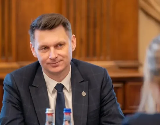 Abrudean: Am aflat din presă că Bolojan și Simina Tănăsescu s-au întâlnit la mine în birou
