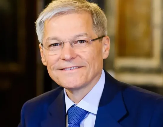 Bolojan alocă 1,8 milioane de lei pentru candidatura lui Cioloș la Francofonie