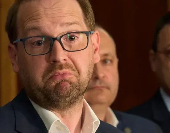 Dominic Fritz a cântat imnul României la pian cu trei zile înainte de a-și pierde mandatul