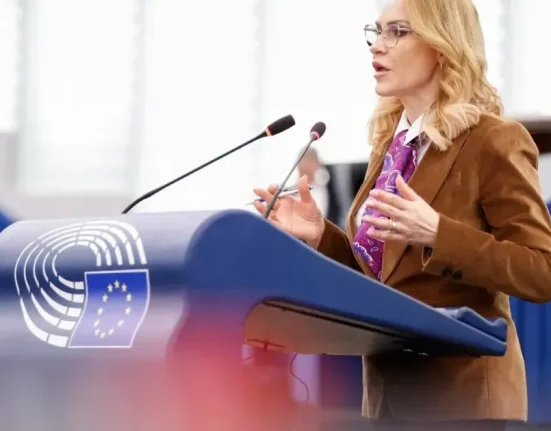 Firea propune „majorat digital” în UE și fonduri Erasmus+ mai mari pentru elevi