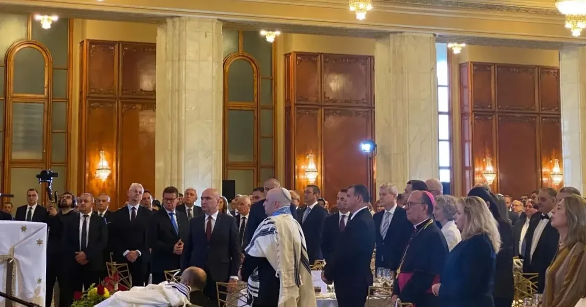 Ilie Bolojan, cu Simina Tănăsescu după întâlnirea secretă din biroul șefului Senatului 1 Ilie Bolojan, cu Simina Tănăsescu după întâlnirea secretă din biroul șefului Senatului