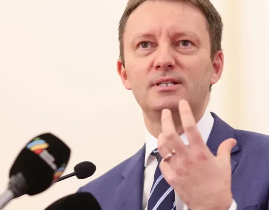 PNL și USR au confirmat miniștrii Cabinetului Mureșan. Lista, depusă sâmbătă la Parlament