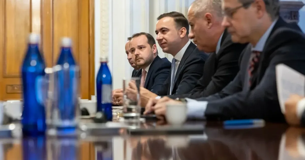 Rogobete, discuții cu S&P: „Sănătatea trebuie să fie parte din dezvoltarea economică” 1 Rogobete, discuții cu S&P: „Sănătatea trebuie să fie parte din dezvoltarea economică”