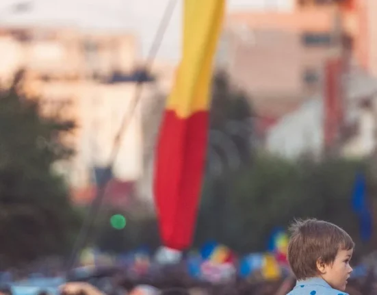 Sondaj: 88% cred că România merge într-o direcție greșită. AUR urcă la 36%, PSD are 23%