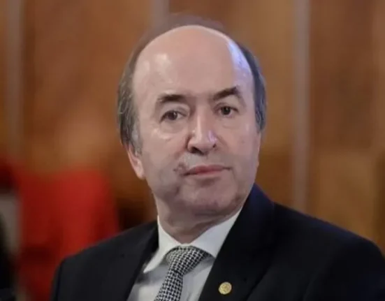 Tudorel Toader avertizează Guvernul interimar: „Palatul Victoria nu poate fi închis”