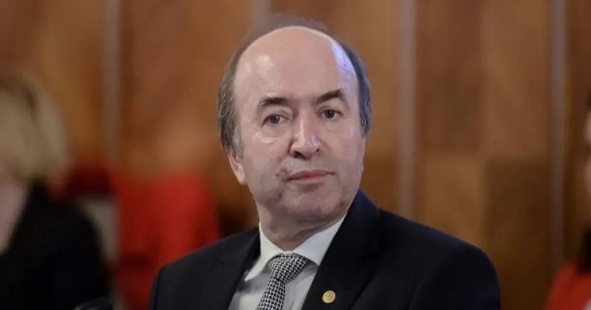 Tudorel Toader avertizează Guvernul interimar: „Palatul Victoria nu poate fi închis” 1 Tudorel Toader avertizează Guvernul interimar: „Palatul Victoria nu poate fi închis”