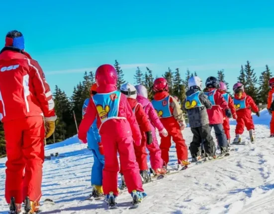 Vacanța de schi 2027. Zilele libere pentru elevi, stabilite în fiecare județ