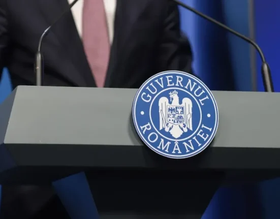 Zece miniștri din guvernul demis își pot păstra mandatele. Lista cabinetului Bolojan 2