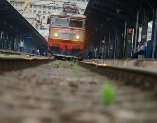 Bărbat de 80 de ani, lovit mortal de tren la Buzău. Traficul feroviar este blocat