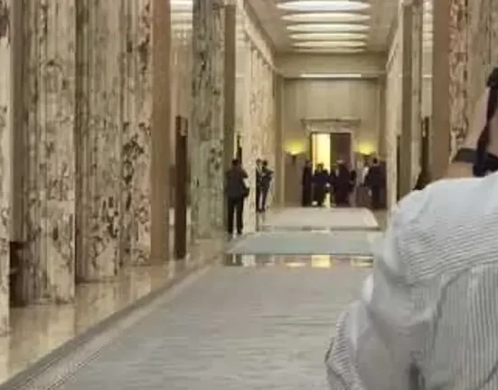 Bolojan i-a predat ștafeta lui Niculescu și a plecat din biroul de la Palatul Victoria