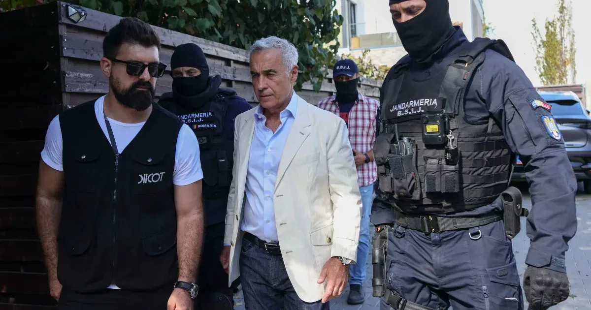 Călin Georgescu, din nou în instanță. Azi se decide dacă scapă de arestul preventiv 1 Călin Georgescu, din nou în instanță. Azi se decide dacă scapă de arestul preventiv