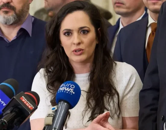 Deputată USR, mesaj șocant în grupul de WhatsApp al Parlamentului. Reacția PSD