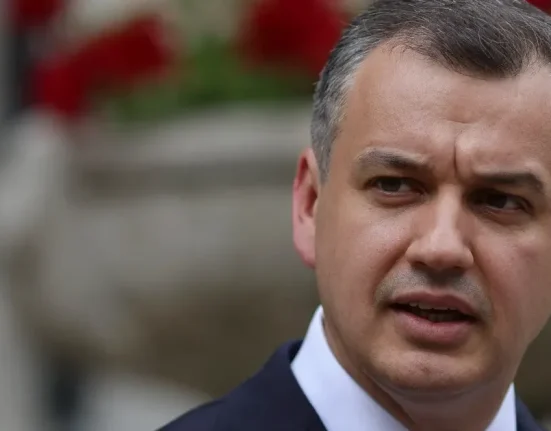 Eugen Tomac către Luca Niculescu: Votul pentru viitorul guvern e o obligație patriotică
