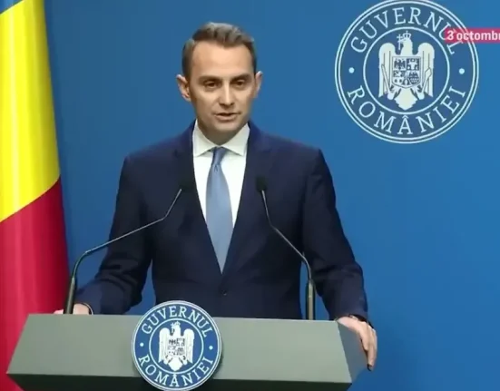 Guvernul Bolojan cumpără mașini de peste 2 milioane de lei de la firme apropiate de PNL