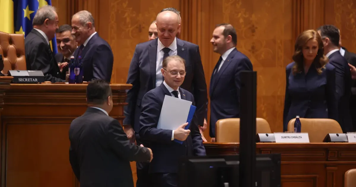 Guvernul Niculescu a fost învestit cu 280 de voturi, după 5 luni de interimat 1 Guvernul Niculescu a fost învestit cu 280 de voturi, după 5 luni de interimat
