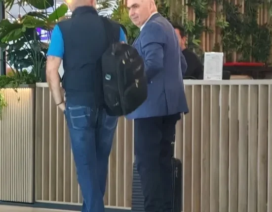 Ilie Bolojan, surprins pe Aeroportul Otopeni după încheierea mandatului de premier