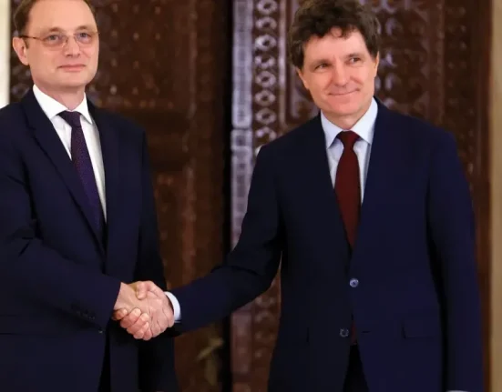 Luca Niculescu are doar 10 zile să asigure majoritatea pentru noul Guvern