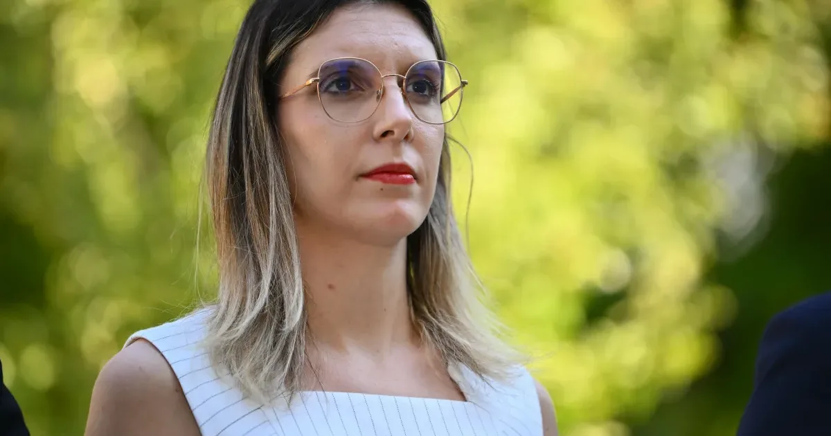 Octavian Berceanu o atacă dur pe Diana Buzoianu: „Incompetența se vede din avion!” 1 Octavian Berceanu o atacă dur pe Diana Buzoianu: „Incompetența se vede din avion!”