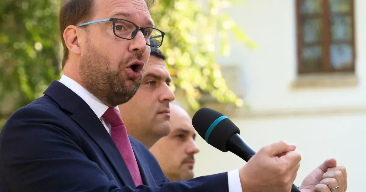 PSD crește presiunea pe Dominic Fritz și îi cere să demisioneze de la conducerea USR 1 PSD crește presiunea pe Dominic Fritz și îi cere să demisioneze de la conducerea USR