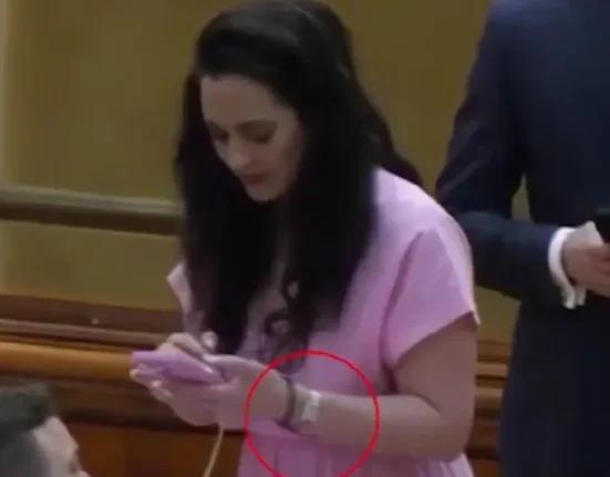 Tupeul USR-iștilor: se laudă cu ceasuri de mii de euro
