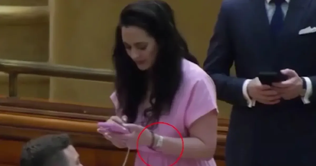 Tupeul USR-iștilor: se laudă cu ceasuri de mii de euro